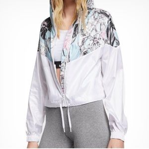 Nike Women's Hyper Femme Crop Windrunner White  XL